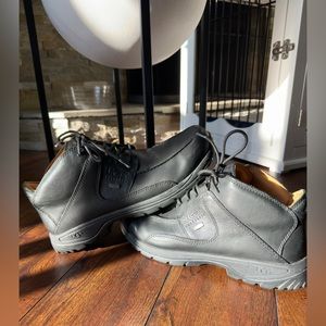 UGG 5552 Waterproof Cold Weather Leather Shoes Boots Men’s US 11